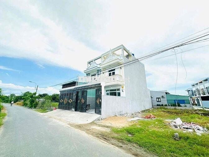 Bán Nhà Tân Cổ Điển Mặt Tiền Đường Lớn , Đã Hoàn Công , Ở Cần Giuộc