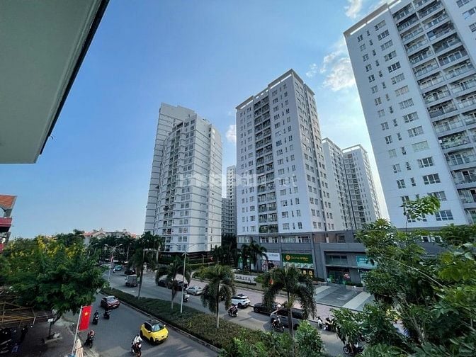 Cho thuê nhà Him Lam có thang máy DT 5 x 20m giá 55 triệu/ tháng
