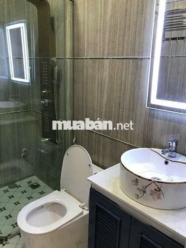 Cho thuê nhà gấp MT 639B Bà Hạt, Phường 6, Quận 10 thông ra 3.2