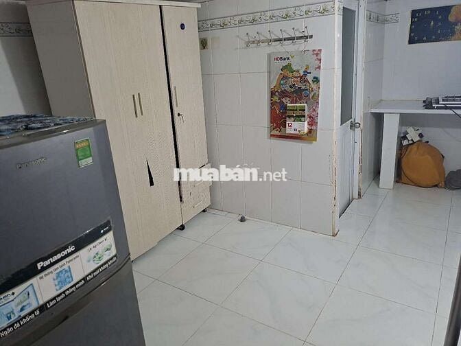 Nhà cấp 4, 1 trệt, 1 lầu ( gác đúc giả lầu) gồm 2 phòng ngủ,2 tolet ..