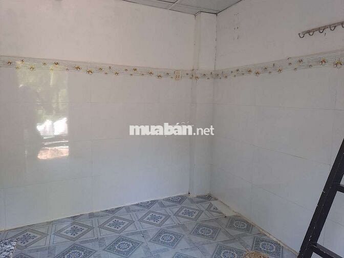 Nhà cấp 4, 1 trệt, 1 lầu ( gác đúc giả lầu) gồm 2 phòng ngủ,2 tolet ..