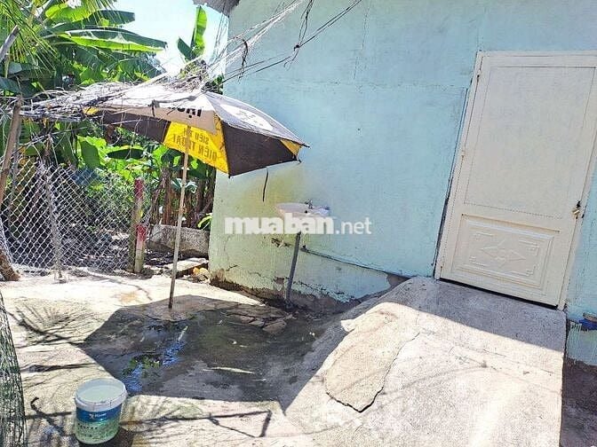 Nhà cấp 4, 1 trệt, 1 lầu ( gác đúc giả lầu) gồm 2 phòng ngủ,2 tolet ..