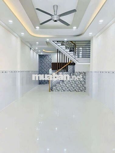 Gần 4 xã thông LVQ Nguyễn Sơn hẻm xe hơi 63m2 2 tầng chỉ 6.25 tỷ