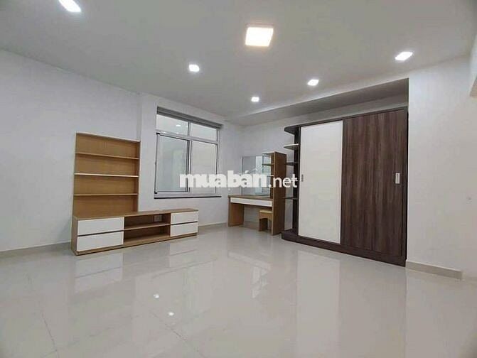 Cho thuê nhà gấp MT 639B Bà Hạt, Phường 6, Quận 10 thông ra 3.2