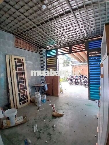 Kiosk mặt tiền hẻm, riêng biệt, có gác, máy lạnh, nhà xe riêng.