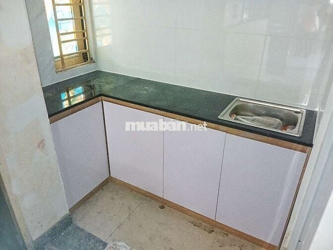 Kiosk mặt tiền hẻm, riêng biệt, có gác, máy lạnh, nhà xe riêng.