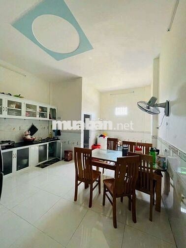 cần bán gấp nhà Bình Chánh Vĩnh Lộc A 1T2L diện tích lớn SHR gần UBND