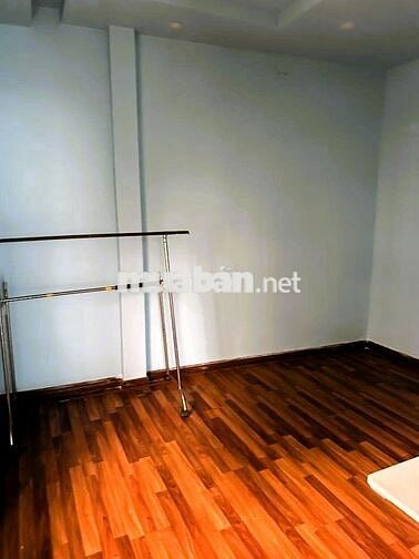 cho thuê nhà góc 2 mặt tiền, 4 phòng ngủ, đường số 9 Linh Tây