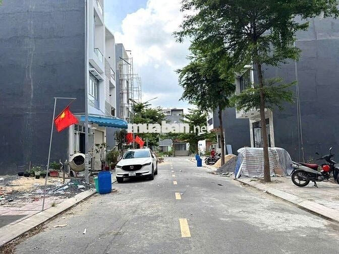 Nhà 1 trệt 2 lầu 4p ngủ gần VSIP 1, kế đường 22/12 QL 13, đường 7m