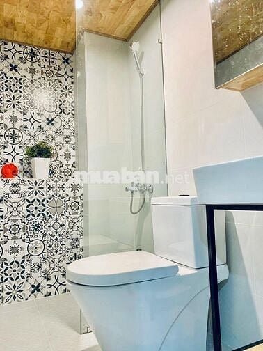 PHÒNG MỚI ĐẸP BAN CÔNG, THANG MÁY, MÁY GIẶT RIÊNG, ĐẦY ĐỦ NỘI THẤT.