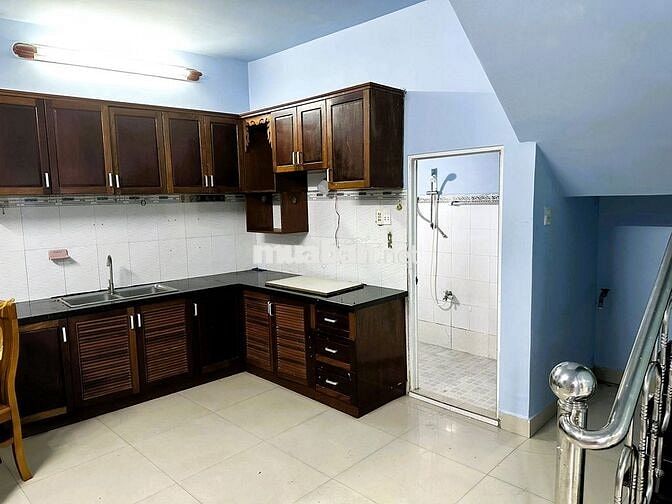 cho thuê nhà góc 2 mặt tiền, 4 phòng ngủ, đường số 9 Linh Tây