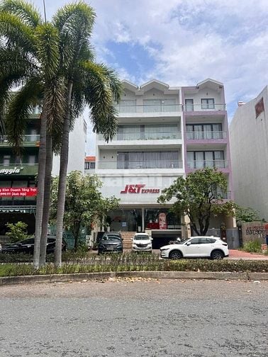 Bán nhà mặt tiền đường Hoàng Trọng Mậu có thang máy giá chỉ 38 tỷ