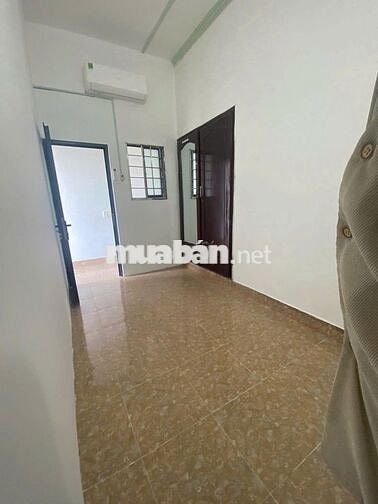 Căn 2PN- Ban công rộng- Máy lạnh- Thông thoáng sạch đẹp