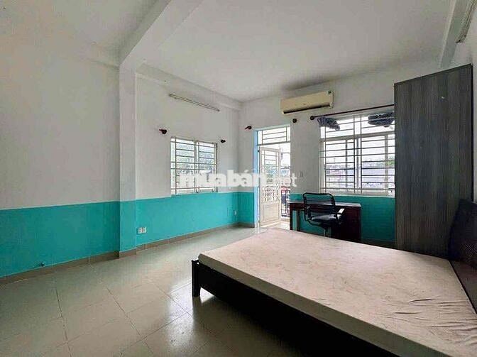 Cho Thuê Phòng Ban Công Gần Đại Học Công Nghiệp