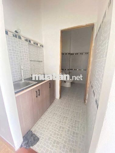 Căn 2PN- Ban công rộng- Máy lạnh- Thông thoáng sạch đẹp