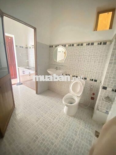 Căn 2PN- Ban công rộng- Máy lạnh- Thông thoáng sạch đẹp