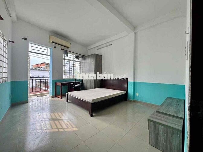 Cho Thuê Phòng Ban Công Gần Đại Học Công Nghiệp