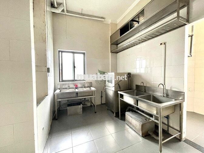 CHO THUÊ NHÀ Ở KINH DOANH CĂN GÓC 3 MẶT TIỀN Ở TRUNG TÂM GẦN KHU PHỐ T
