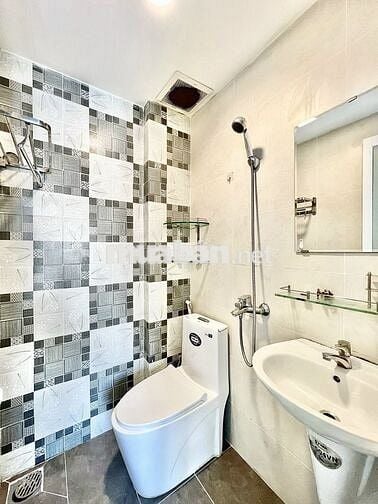 CĂN HỘ TIỆN NGHI BAN CÔNG 30M2 GẦN ĐH SƯ PHẠM, KHTN, HCE, UEH, Y DƯỢC