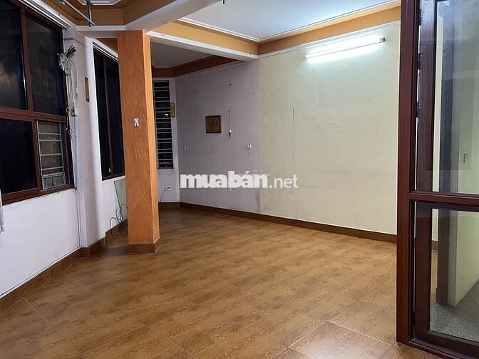 Phòng cho thuê, khoảng 25m2, 1 phòng ngủ ở số 2 nguyễn lam, long biên