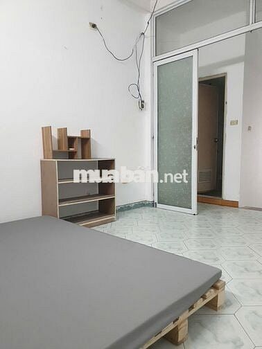 Cho thuê phòng vskk ở cổng dh Kinh Tế Quốc Dân. 50m ra trường