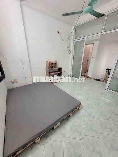 Cho thuê phòng vskk ở cổng dh Kinh Tế Quốc Dân. 50m ra trường