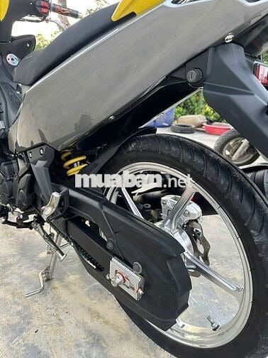 Xe côn tay Exciter 135cc màu xám vàng
