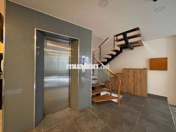 GIÁ SỐC !!! STUDIO CAO CẤP FULL NỘI THẤT MỚI CÓ BAN CÔNG RIÊNG
