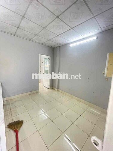 Nhà trệt lầu trục chính hẻm 577 đường 30/4