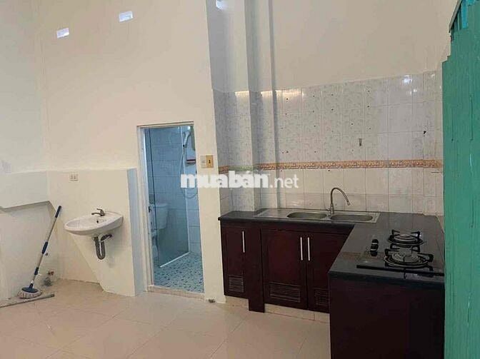Cho thuê nhà dtsd 140m2, 3 phòng ngủ, đường Trần Phú