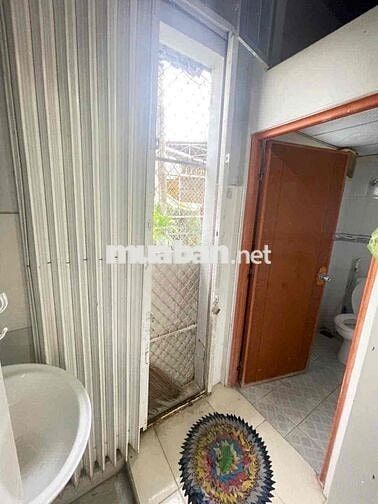 Nhà trệt lầu trục chính hẻm 577 đường 30/4
