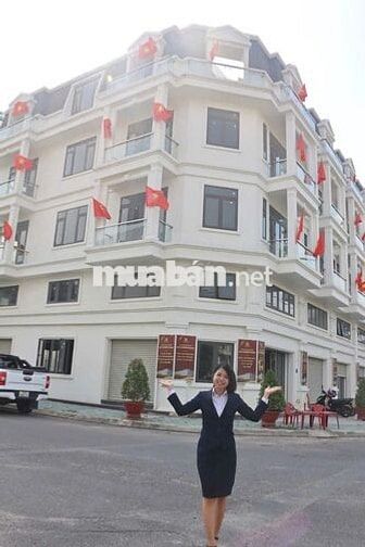 Còn *** 1 căn góc ngay đối diện chợ An Sương, Quận 12, Tp HCM.