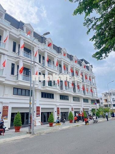 Còn *** 1 căn góc ngay đối diện chợ An Sương, Quận 12, Tp HCM.