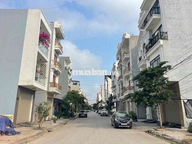 Bán đất lô 15 Lê Hồng Phong 60m hướng Tây Bắc sau UBND