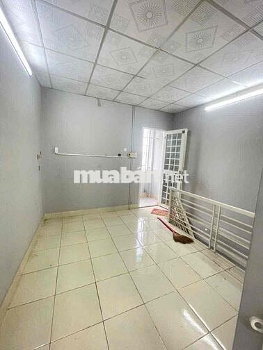 Nhà trệt lầu trục chính hẻm 577 đường 30/4