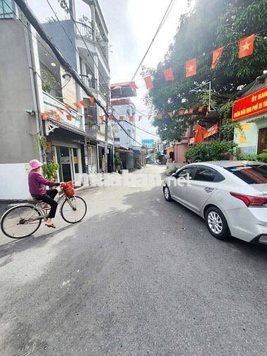 Tôi cần tiền bán gấp nhà. 3p ngủ 3wc. Sổ sẵn. Q8.