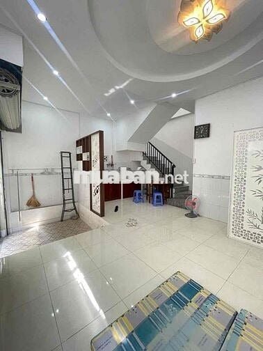 Nhà lầu 2 phòng  2 máy lạnh hẻm CMT8 gần Vincom