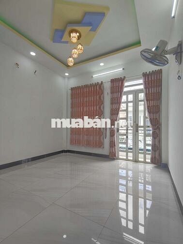 NHÀ LẦU TRUNG CHÁNH GIÁP TÔ KÝ LÊ THỊ HÀ