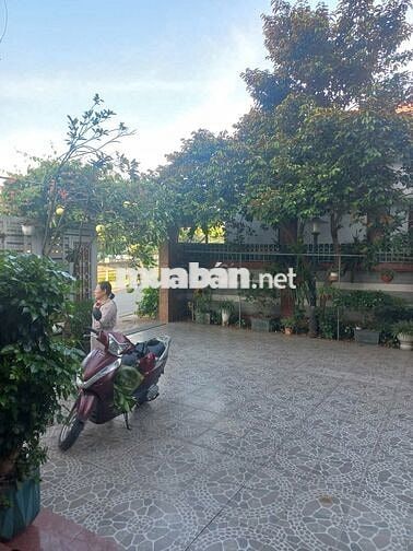 CHO THUÊ BIỆT THỰ SÂN VƯỜN 2.5 TẦNG, ĐẤT 700M2, 37.5M MẶT TIỀN ĐƯỜNG