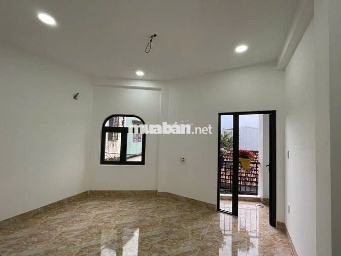 Cần tiền bán gấp nhà cách biển Nguyễn Tất Thành chỉ 5 phút đi bộ