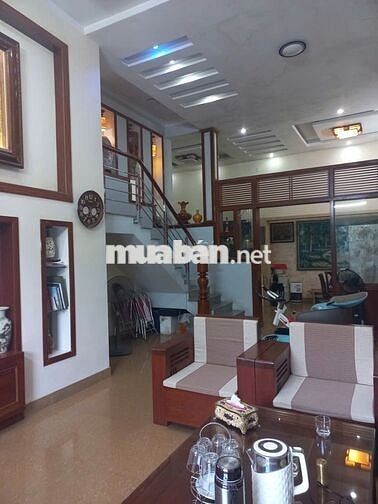 CHO THUÊ BIỆT THỰ SÂN VƯỜN 2.5 TẦNG, ĐẤT 700M2, 37.5M MẶT TIỀN ĐƯỜNG