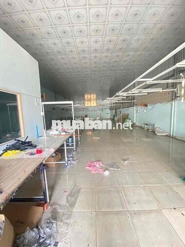 💰 Giá 18 tr- 10x35m - Có sẵn văn phòng - Trần laphong - Nền gạch#CH