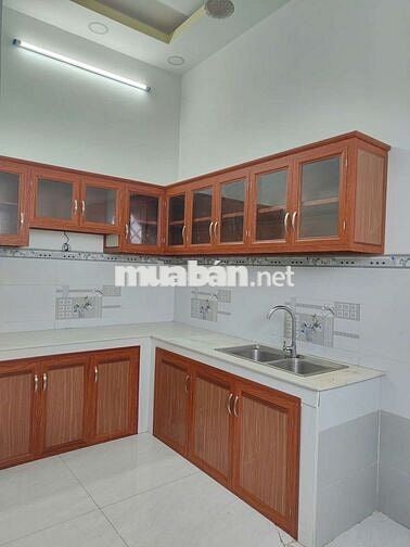 NHÀ LẦU TRUNG CHÁNH GIÁP TÔ KÝ LÊ THỊ HÀ