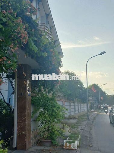 CHO THUÊ BIỆT THỰ SÂN VƯỜN 2.5 TẦNG, ĐẤT 700M2, 37.5M MẶT TIỀN ĐƯỜNG