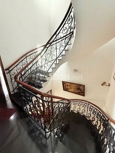 HẠ GẤP 6 TỶ - BIỆT THỰ GIÁP QUẬN 10 - MT KINH DOANH 170m2 4 TẦNG .