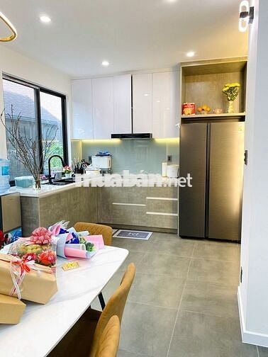 CHO THUÊ NHÀ PHỐ VƯỜN FULL NỘI THẤT 13TR Ở NGAY