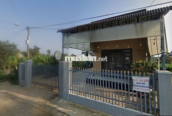 Gần chợ, trường học, điện nước đầy đủ, xe hơi ra vào thoải mái