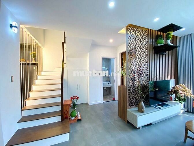 CHO THUÊ NHÀ PHỐ VƯỜN FULL NỘI THẤT 13TR Ở NGAY