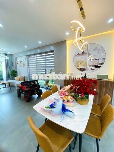 CHO THUÊ NHÀ PHỐ VƯỜN FULL NỘI THẤT 13TR Ở NGAY