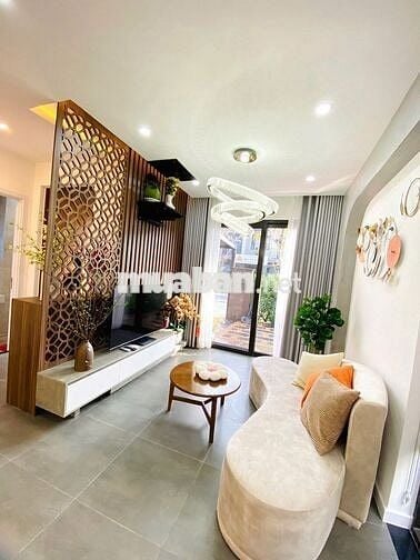 CHO THUÊ NHÀ PHỐ VƯỜN FULL NỘI THẤT 13TR Ở NGAY